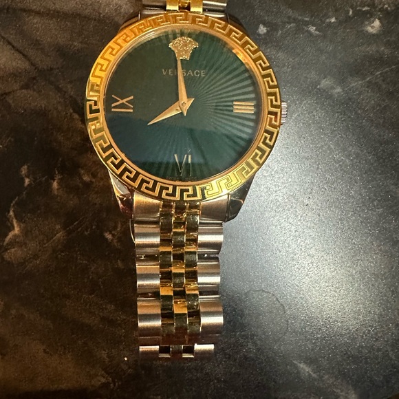 Women Genuine Versace watch - Picture 3 of 8